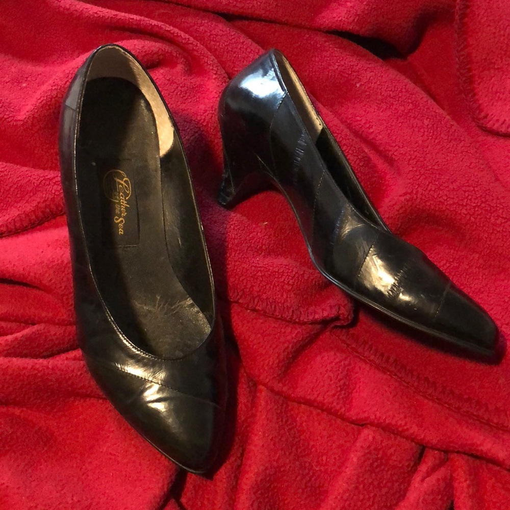 💋HOST PIC 💄Vintage 6.5 B Hand made eel skin princess heels